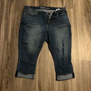 Signature Levi Strauss Modern Capri!